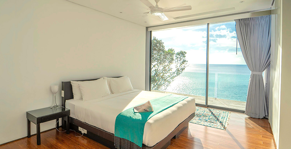 Villa Amanzi Kamala - Guest bedroom with beautiful sea view